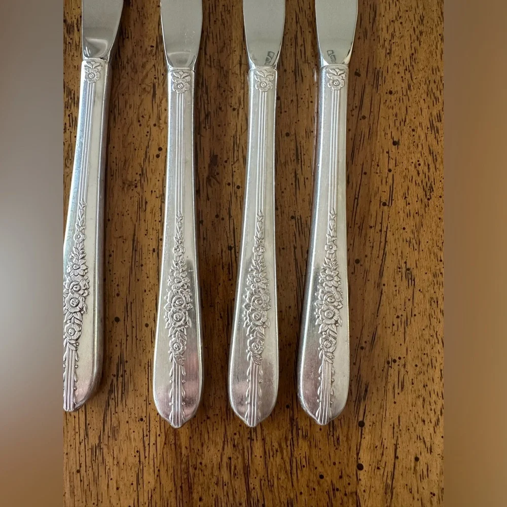 Vintage Nobility, silver plate 1939 Royal Rose Knives set of 6. Preowned